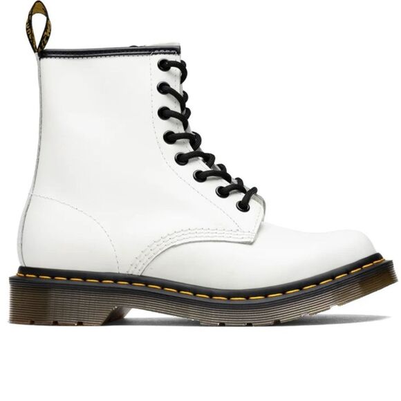 NWOB Dr Martens Jadon Boot Smooth Leather Platforms White Size 7 Men 8 Women - Picture 1 of 13